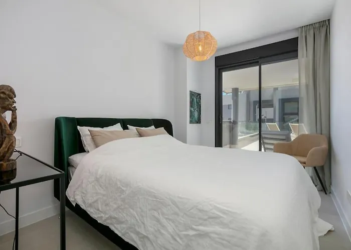 Amazing 4 Bedroom Apt With Pools + Gym - Rdr269
