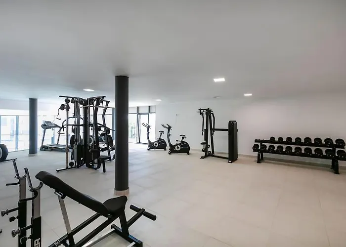 Amazing 4 Bedroom Apt With Pools + Gym - Rdr269